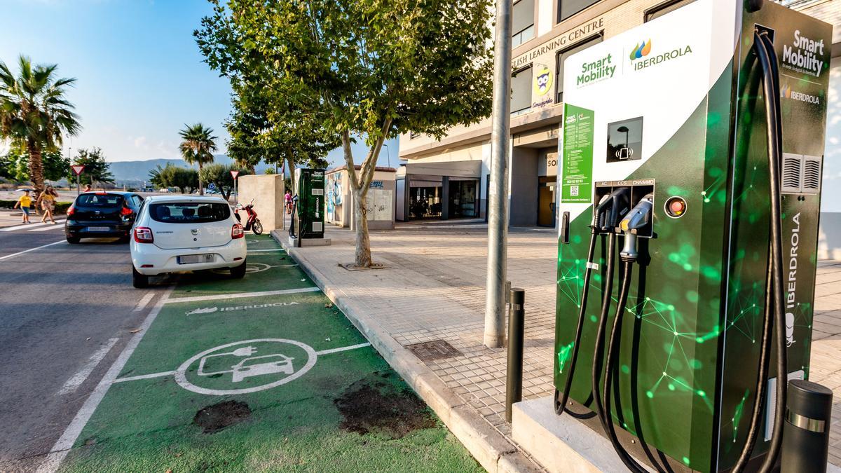 Los puntos de recarga no son para aparcar
